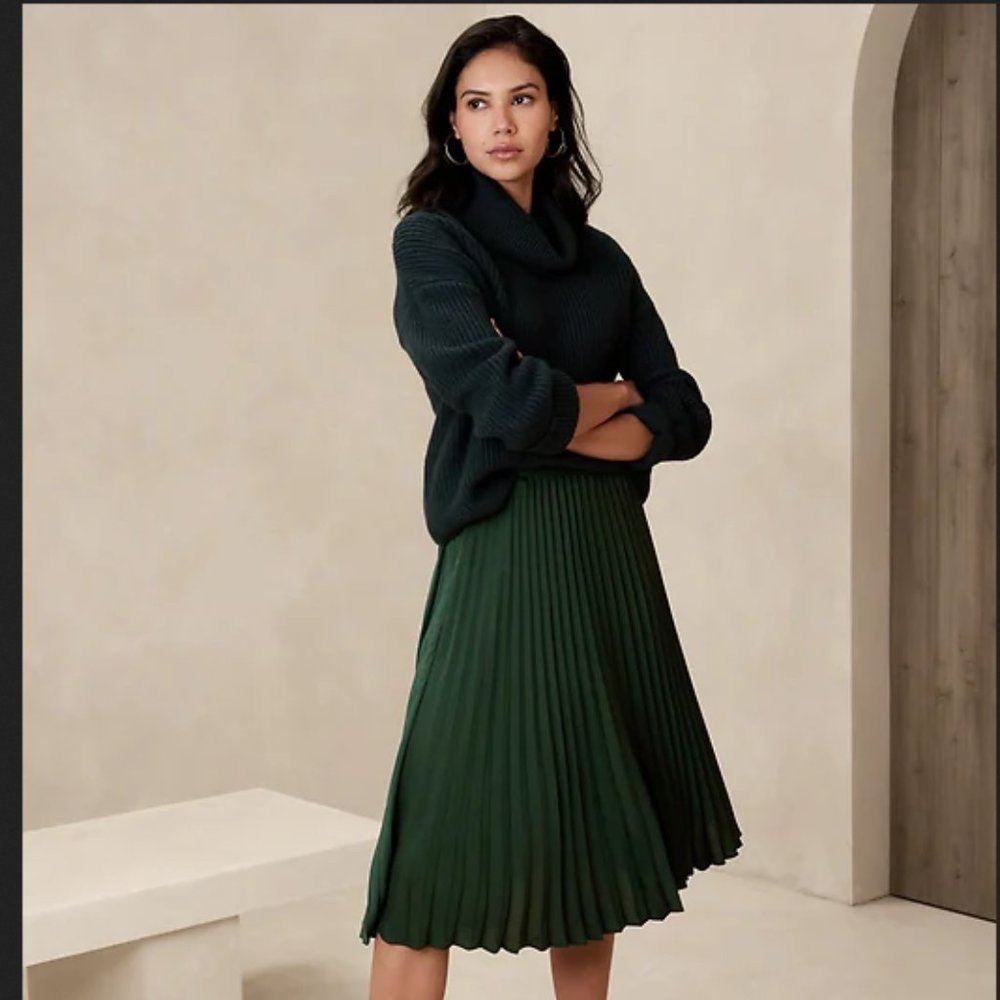 Banana Republic Factory Satin Pleated Midi Skirt Green 8 Petite 8P Sold Out NEW